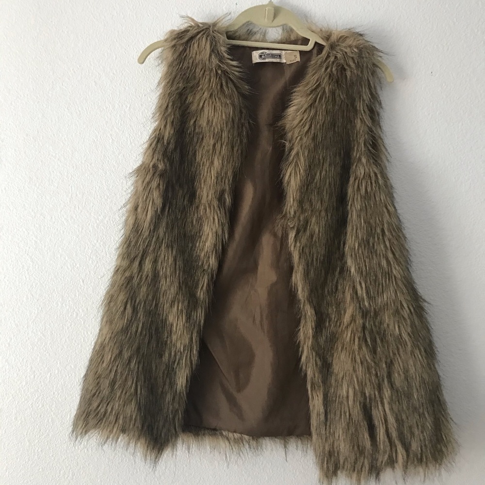 Faux Fur Vest Women’s Size Small - Picture 9 of 9